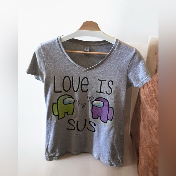 Roblox Among Us “Love is Sus” Heavy Cotton V Neck Short Sleeve T-Shirt | Sz: S - Picture 1 of 7